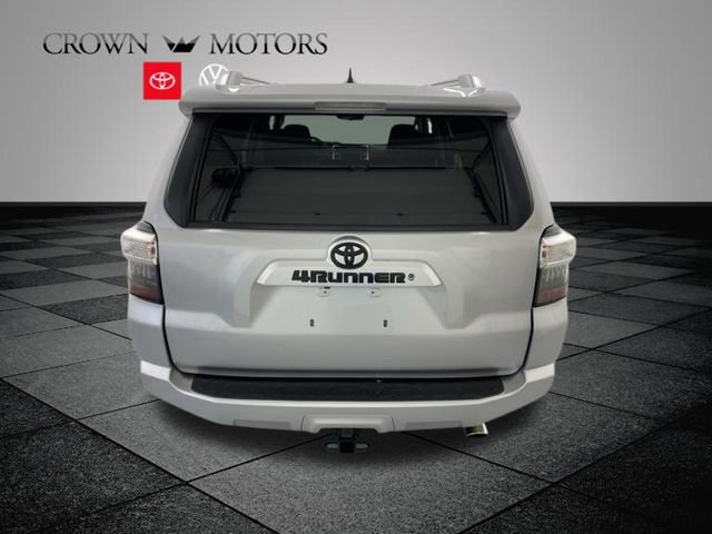 Used 2018 Toyota 4Runner SR5 AWD/4WD image 5