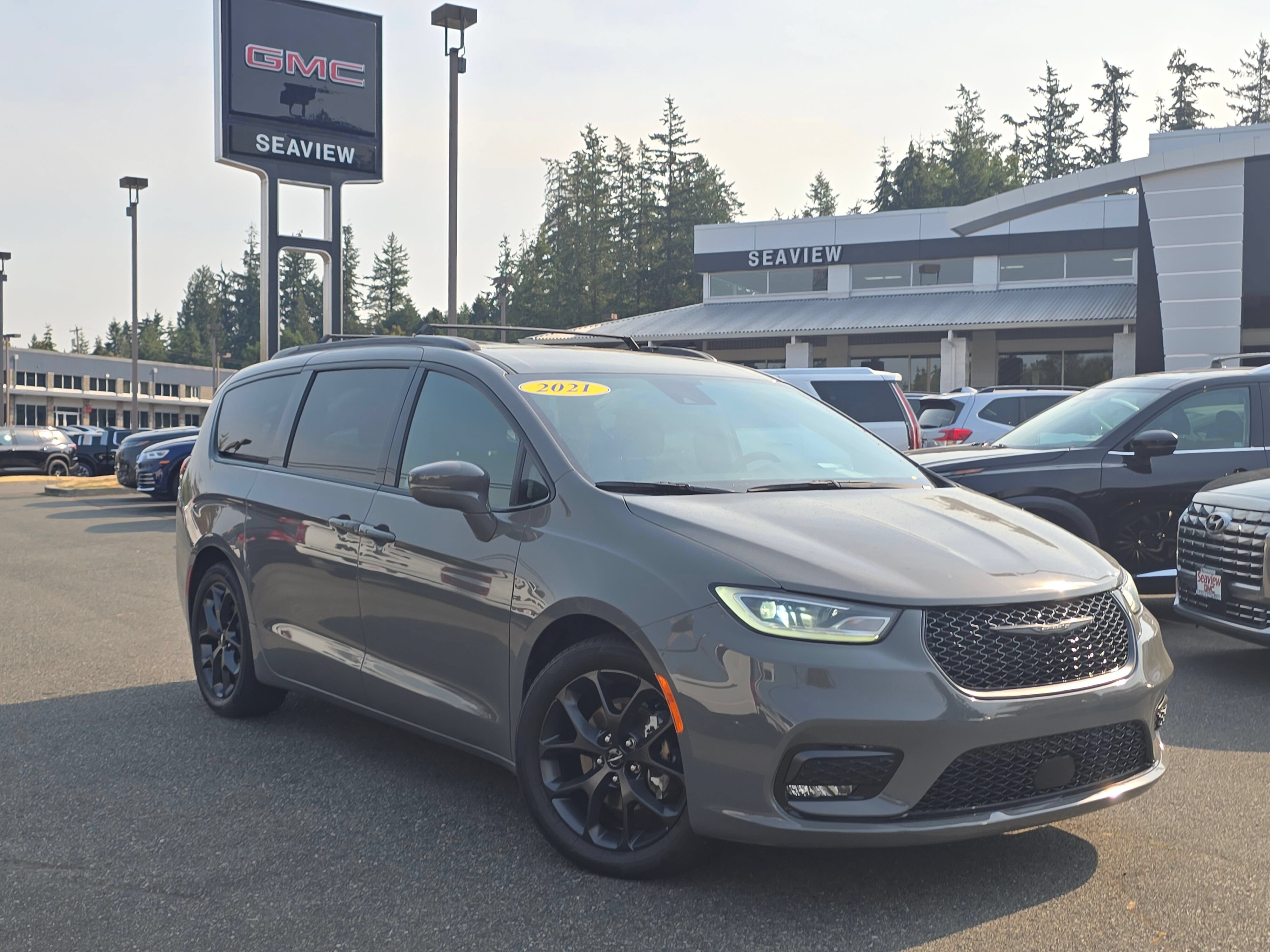 Used 2021 Chrysler Pacifica Touring w/ S Appearance Package FWD image 1