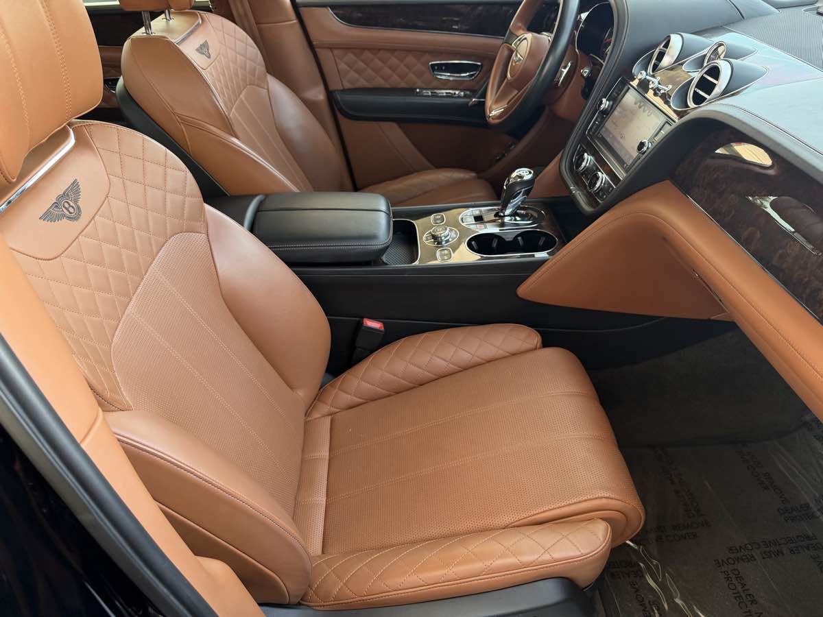 Used 2017 Bentley Bentayga AWD/4WD image 23