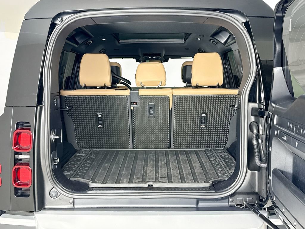 Used 2025 Land Rover Defender 110 S image 25