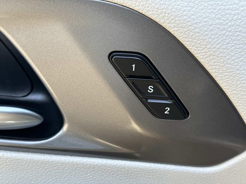 Used 2023 Chrysler Pacifica Touring-L FWD image 25