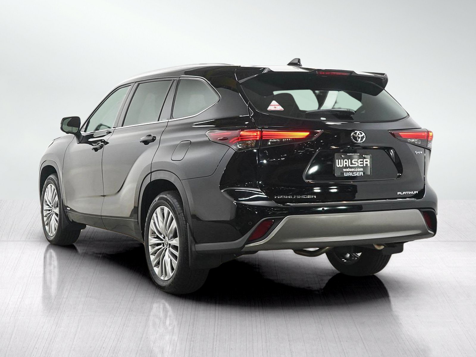 Used 2025 Toyota Highlander Platinum AWD/4WD image 3