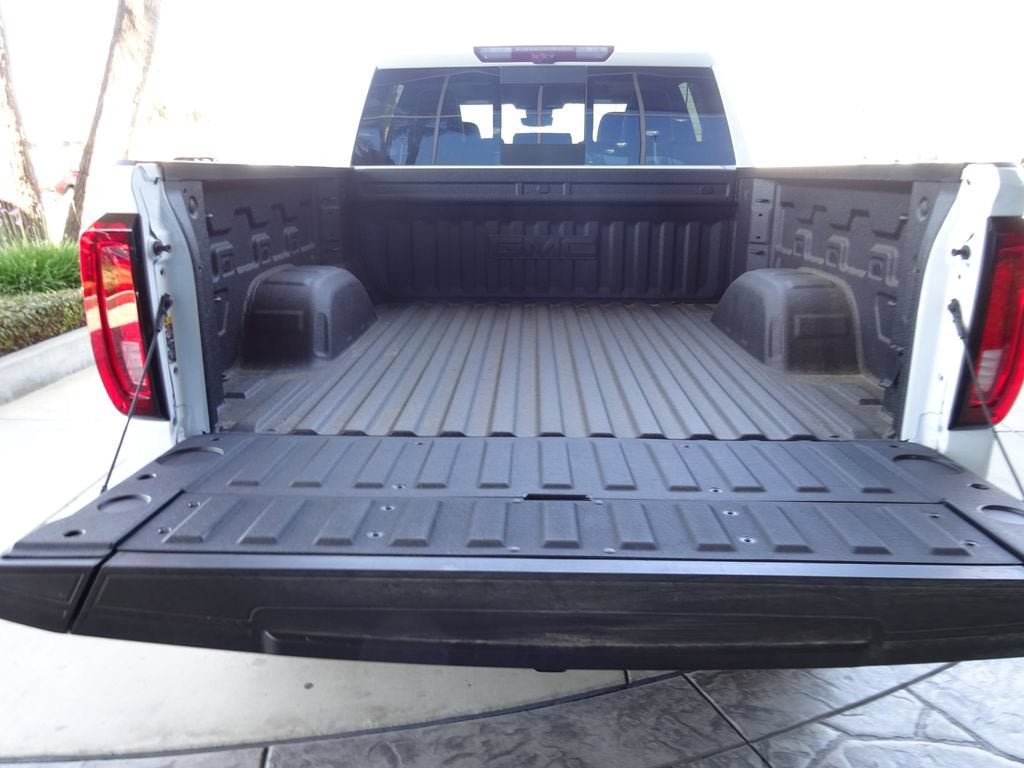 New 2026 GMC Sierra 1500 AT4X w/ LPO, Black Badging Package AWD/4WD image 7