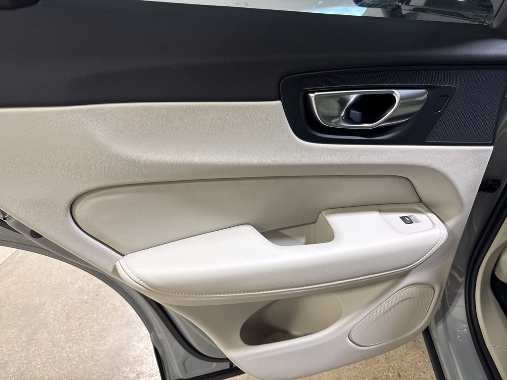 New 2026 Volvo XC60 B5 Ultra w/ Protection Package Premier AWD/4WD image 20
