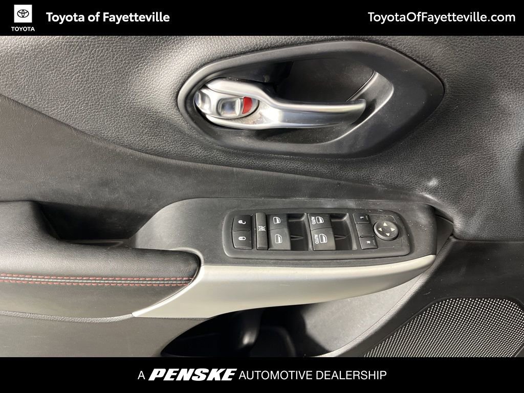 Used 2017 Jeep Cherokee Trailhawk image 26