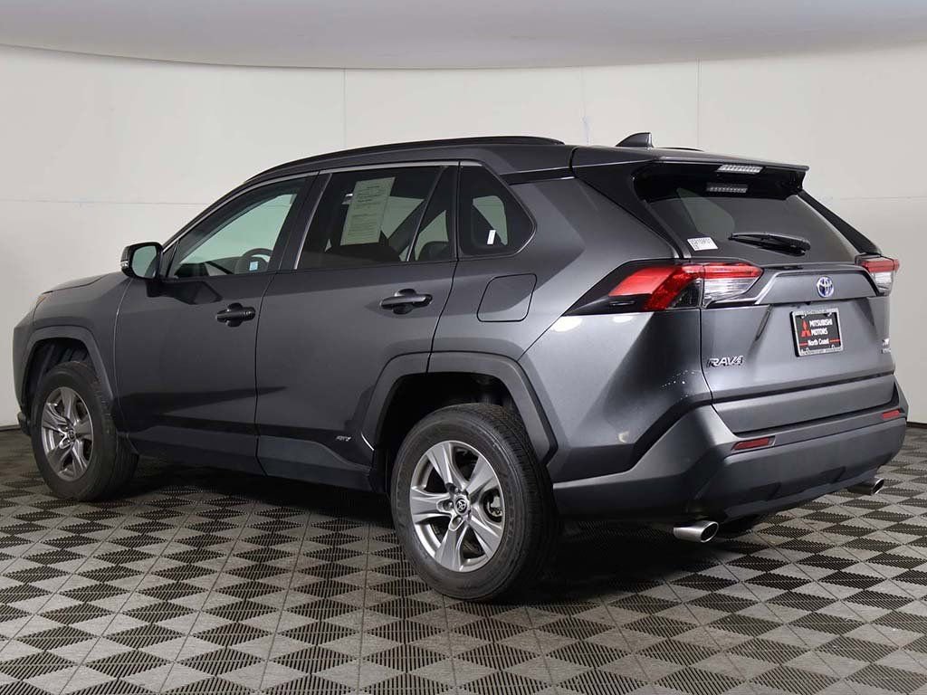 Used 2022 Toyota RAV4 XLE w/ Convenience Package image 8