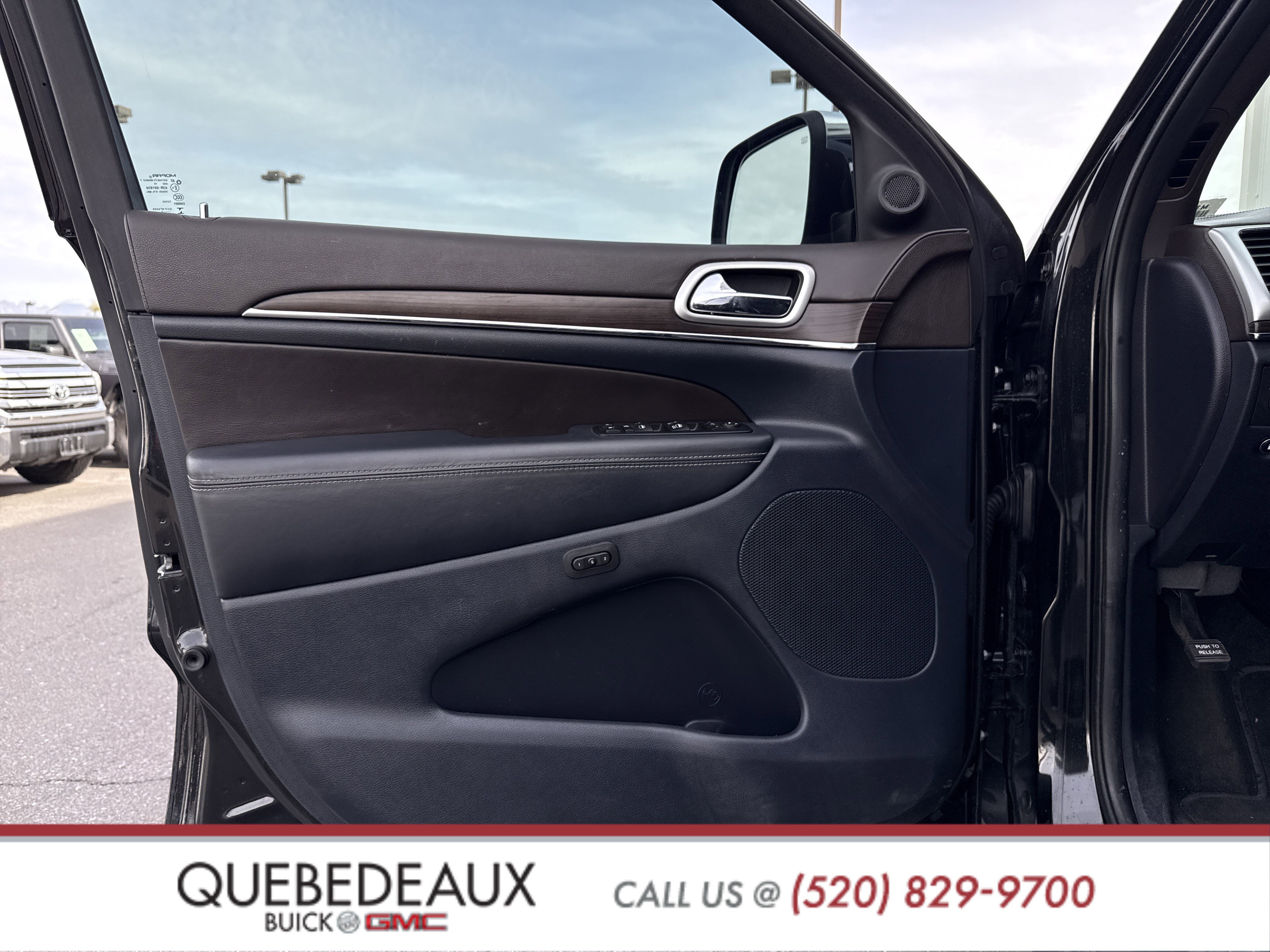 Used 2015 Jeep Grand Cherokee Overland image 12