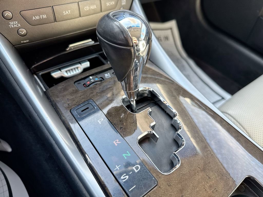 Used 2013 Lexus IS 250C w/ Luxury Pkg image 16