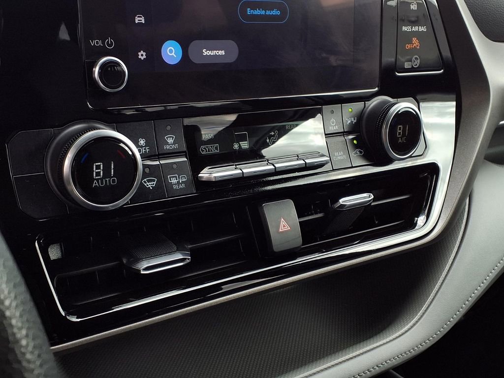 Used 2023 Toyota Highlander L image 9