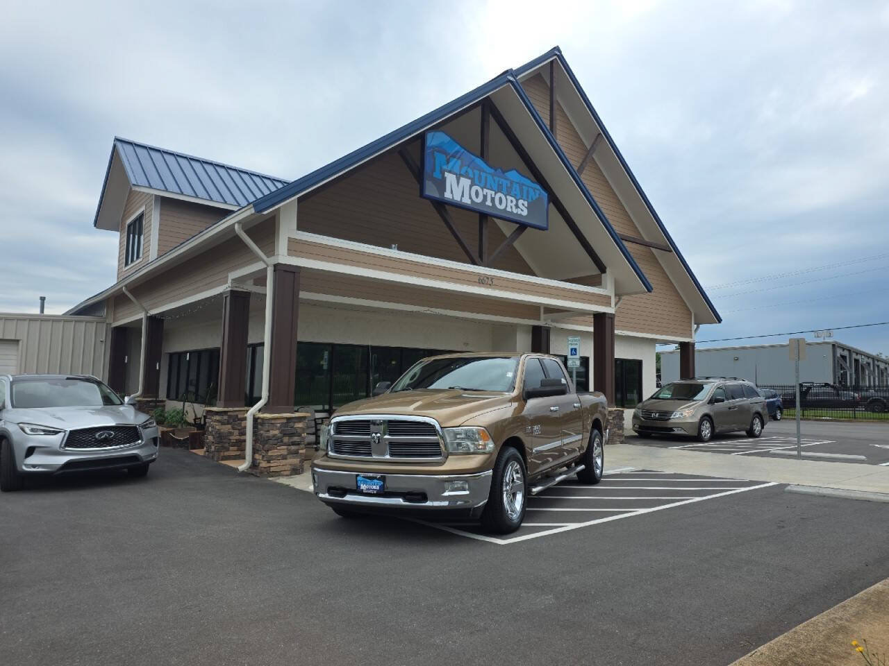 Used 2012 RAM 1500 Big Horn w/ Luxury Group RWD image 1