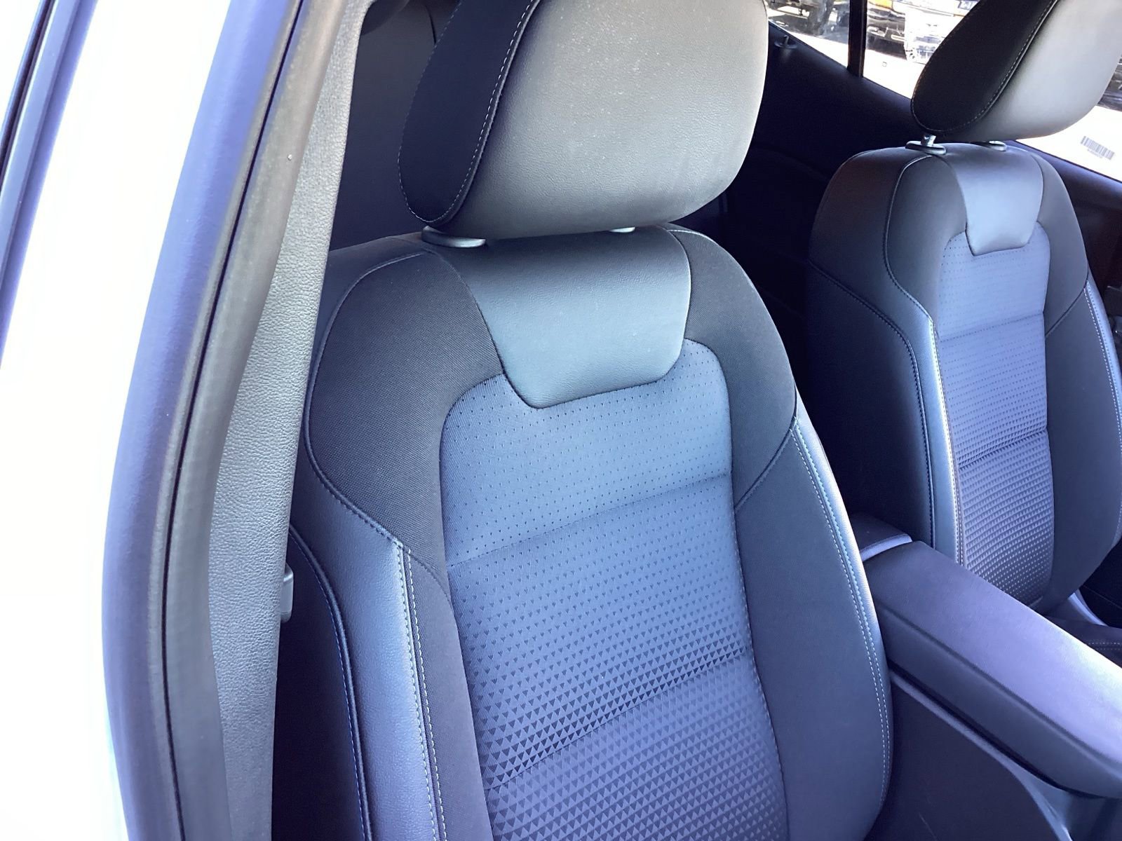 Used 2025 Chevrolet Trax LT w/ LT Convenience Package image 12