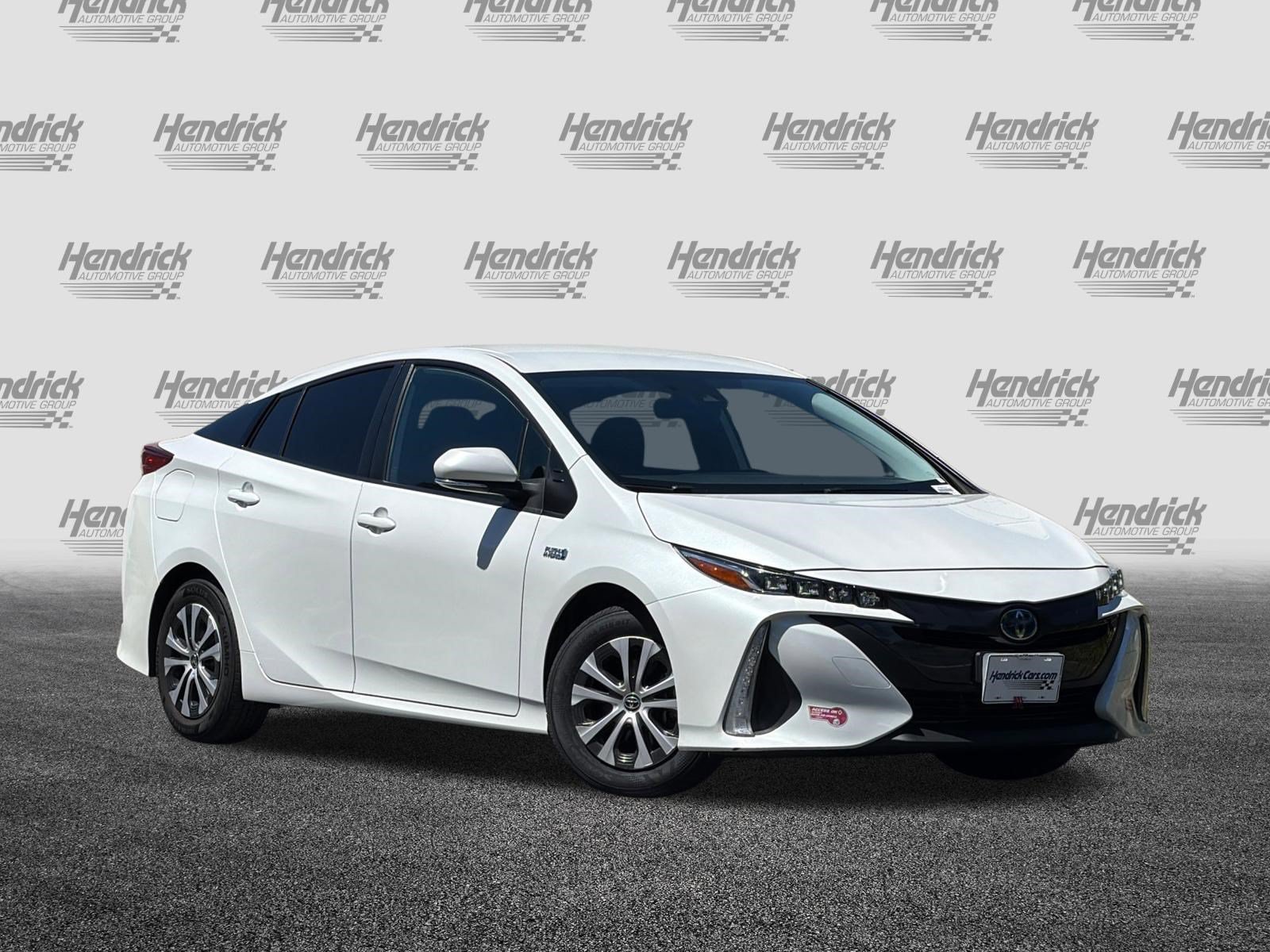 Used 2022 Toyota Prius Prime XLE FWD image 2