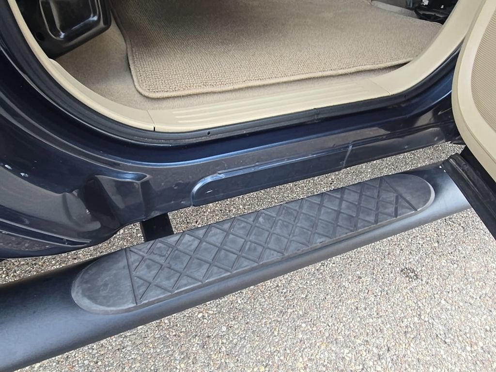 Used 2015 Nissan Titan SV w/ SV Value Truck Package image 28