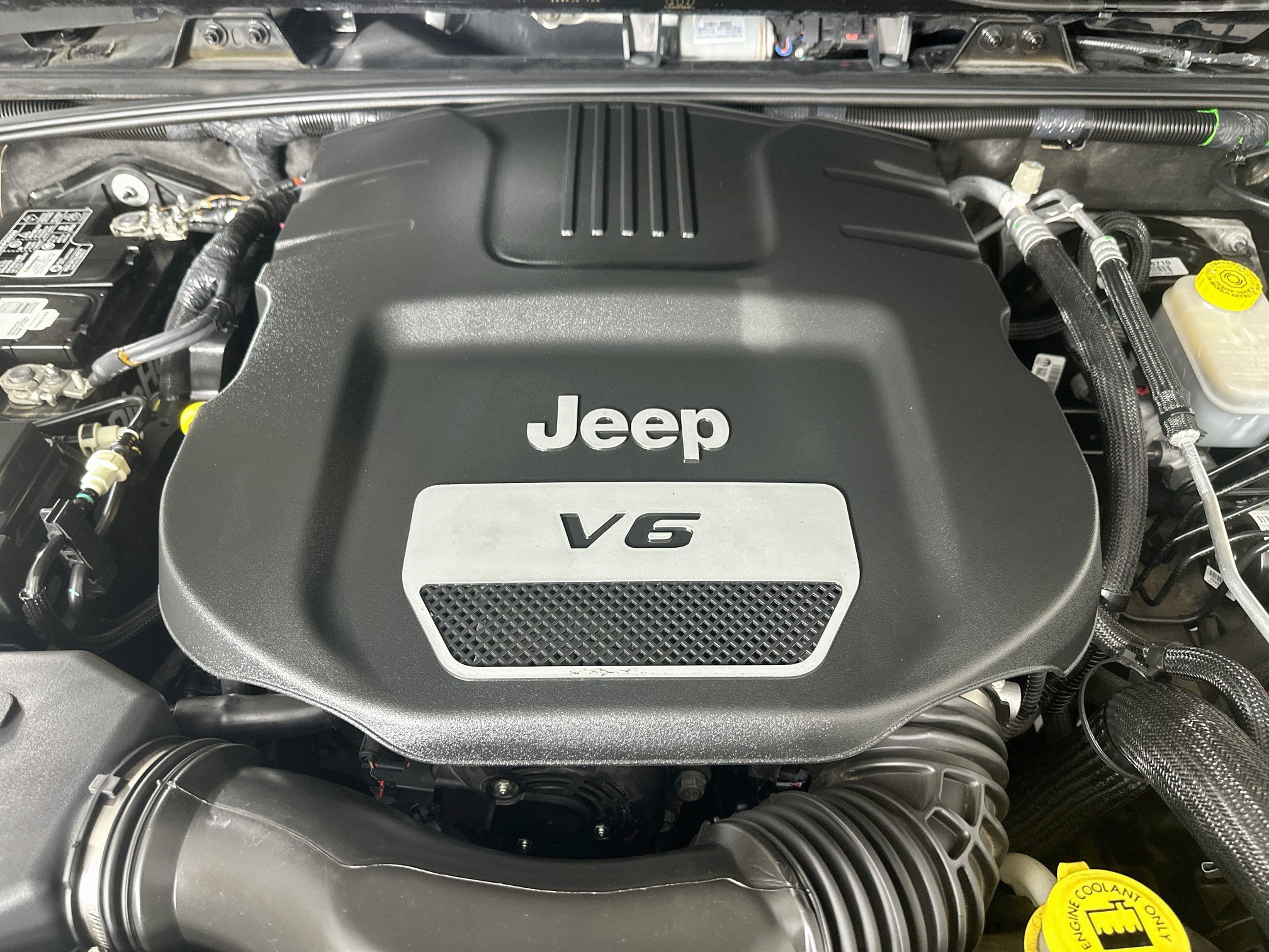 Used 2017 Jeep Wrangler Unlimited Sahara w/ Connectivity Group AWD/4WD image 29