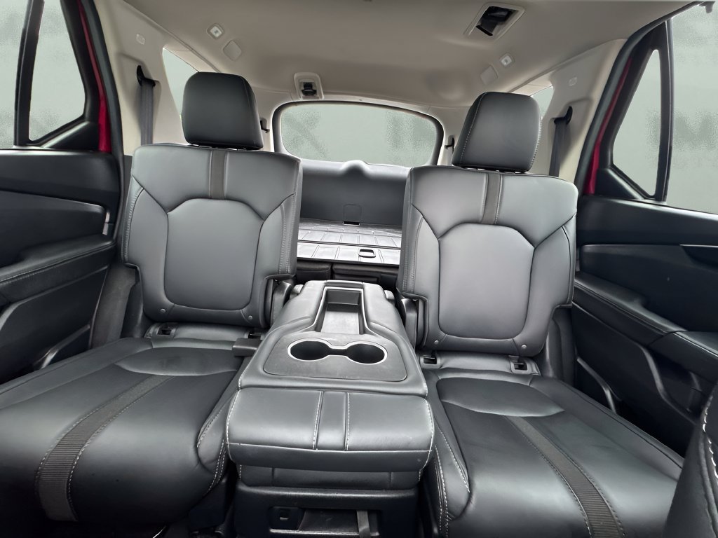 Used 2025 Honda Pilot Touring image 10