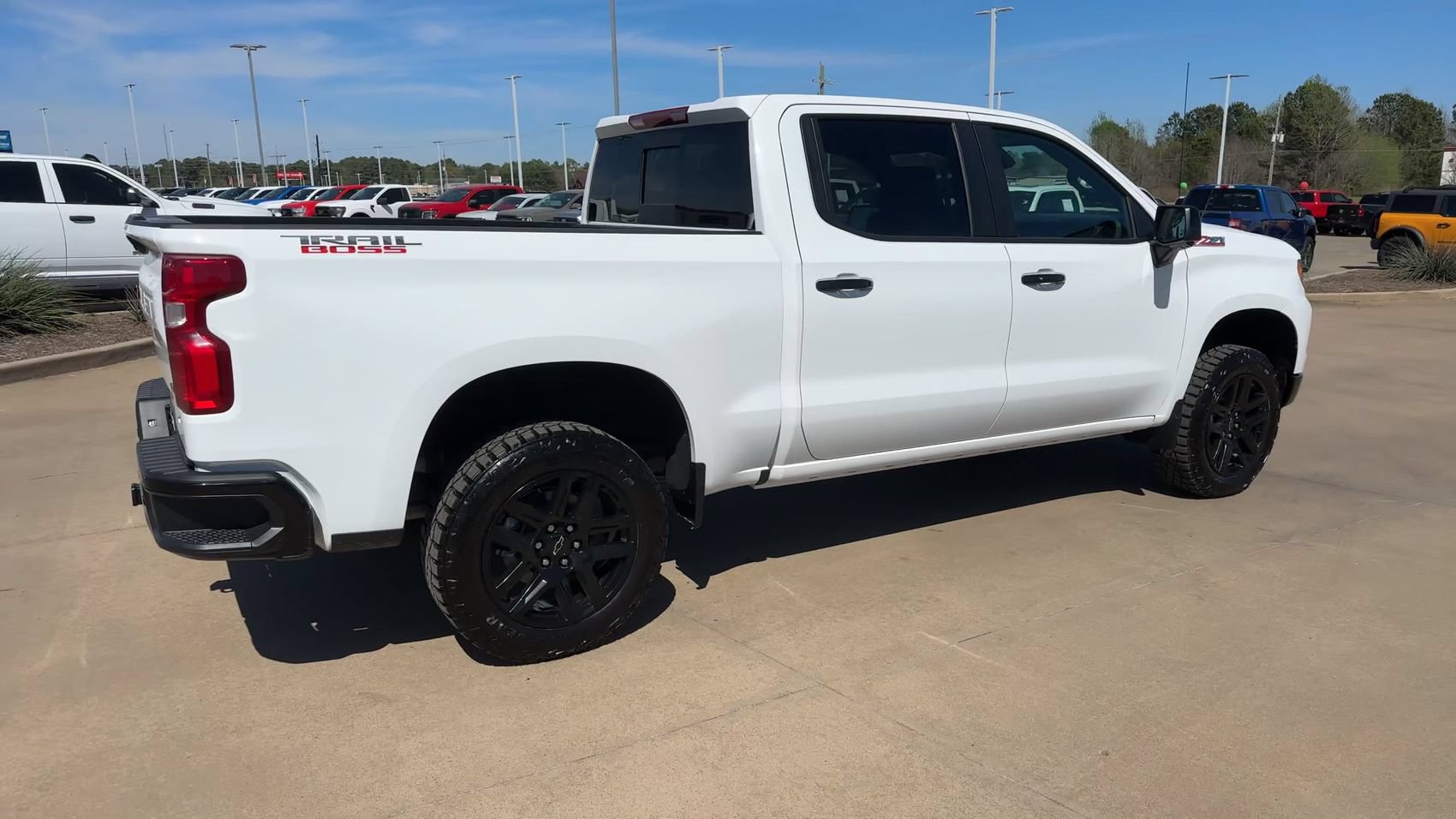 Used 2026 Chevrolet Silverado 1500 LT Trail Boss w/ LT Trail Boss Premium Package AWD/4WD image 9