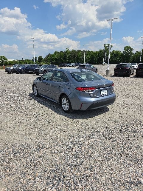 Used 2025 Toyota Corolla LE w/ LE Premium Package FWD image 3