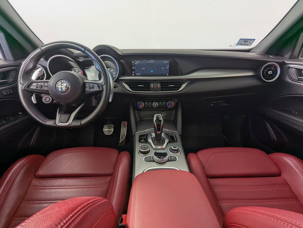Used 2022 Alfa Romeo Stelvio Veloce image 6