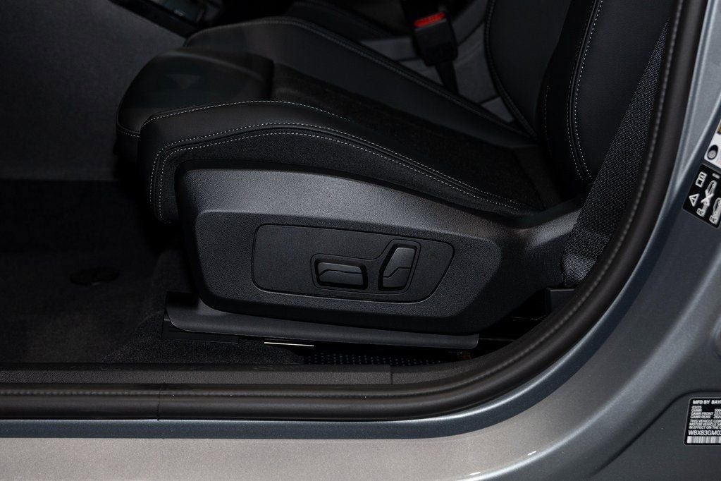 Used 2025 BMW X2 M35i w/ Premium Package image 17
