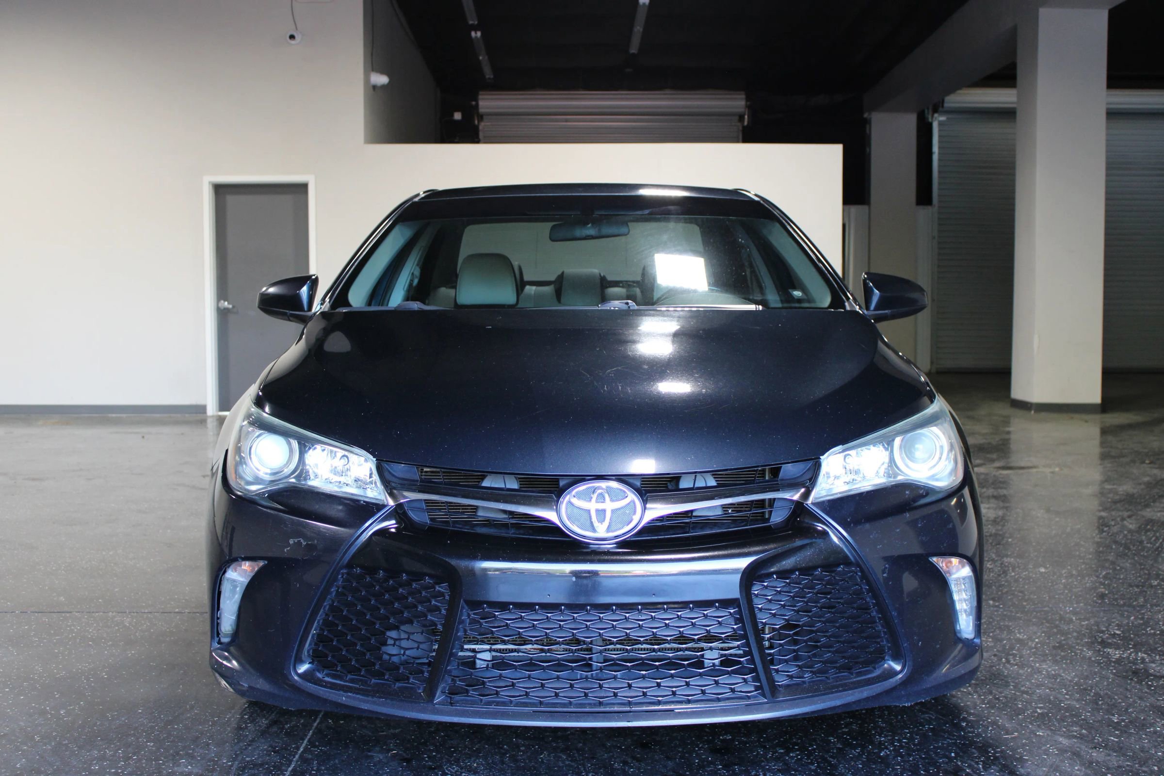 Used 2016 Toyota Camry XSE FWD image 8