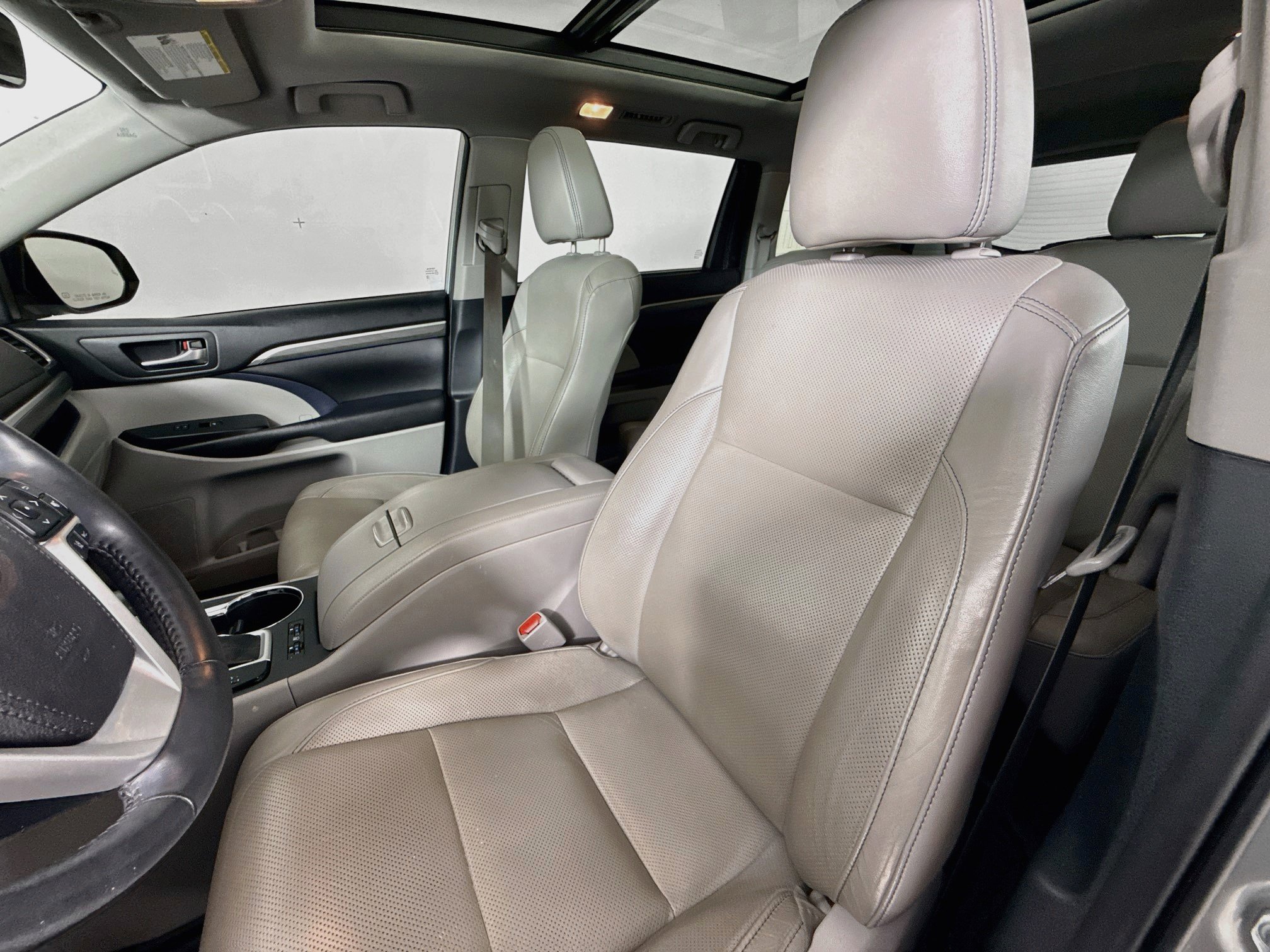 Used 2019 Toyota Highlander Limited Platinum AWD/4WD image 11