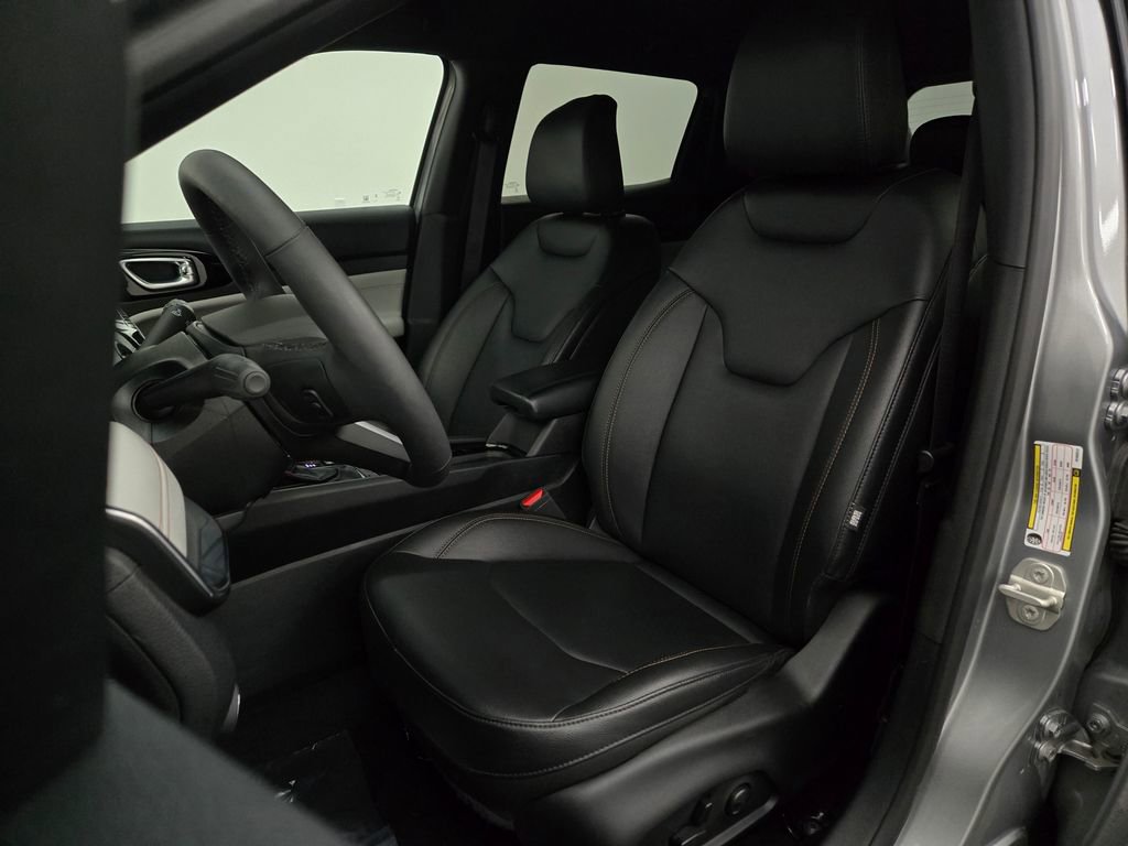 Used 2024 Jeep Compass Limited image 21