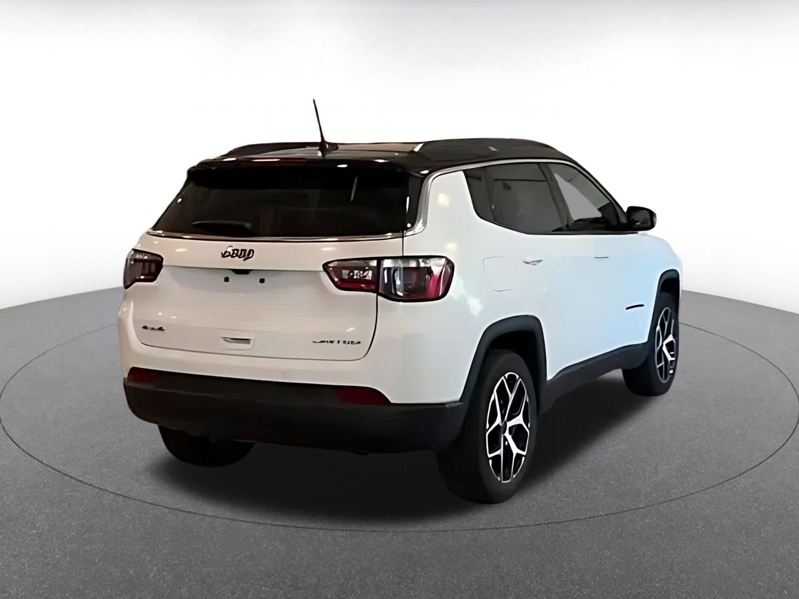 Used 2025 Jeep Compass Limited AWD/4WD image 8