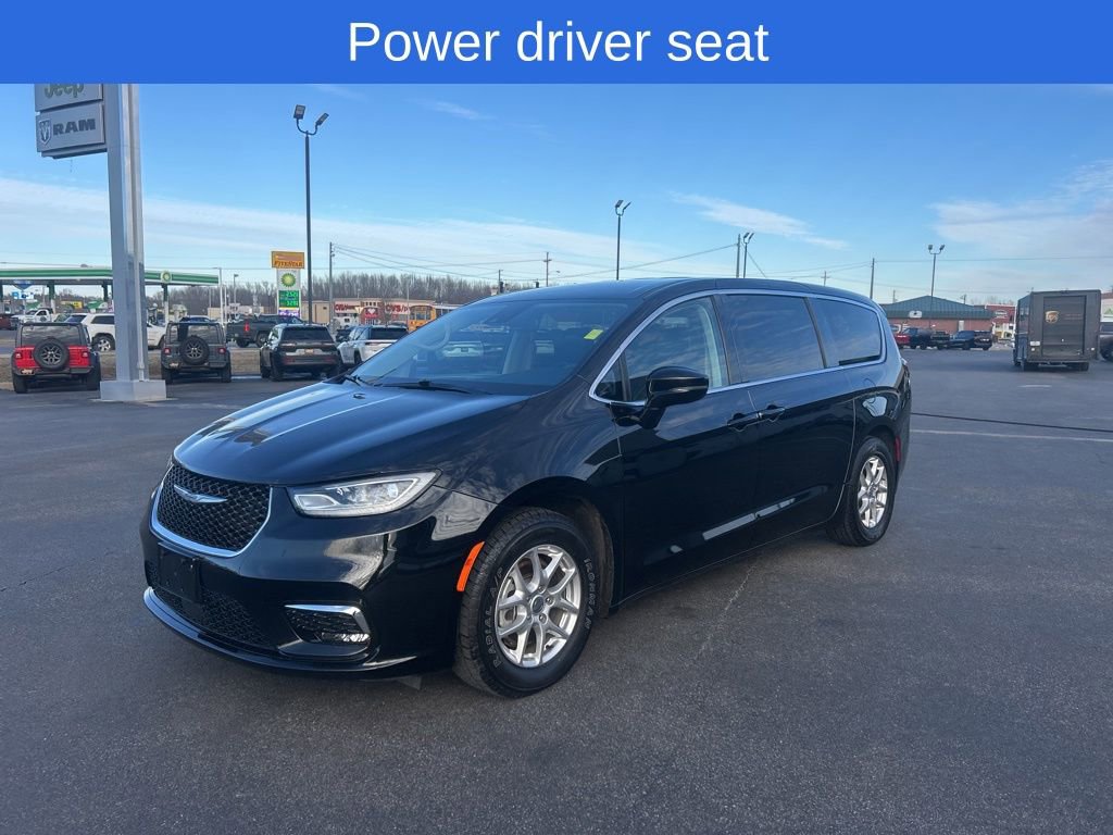 Used 2024 Chrysler Pacifica Touring-L image 8