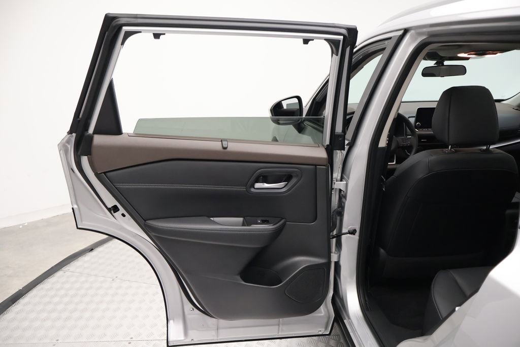 Used 2023 Nissan Rogue SV w/ SV Premium B Package FWD image 21