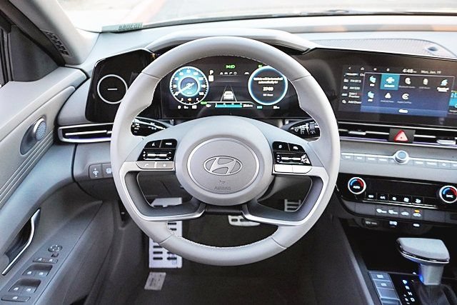 New 2026 Hyundai Elantra Sport FWD image 22