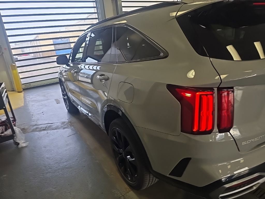 Used 2023 Kia Sorento SX image 3