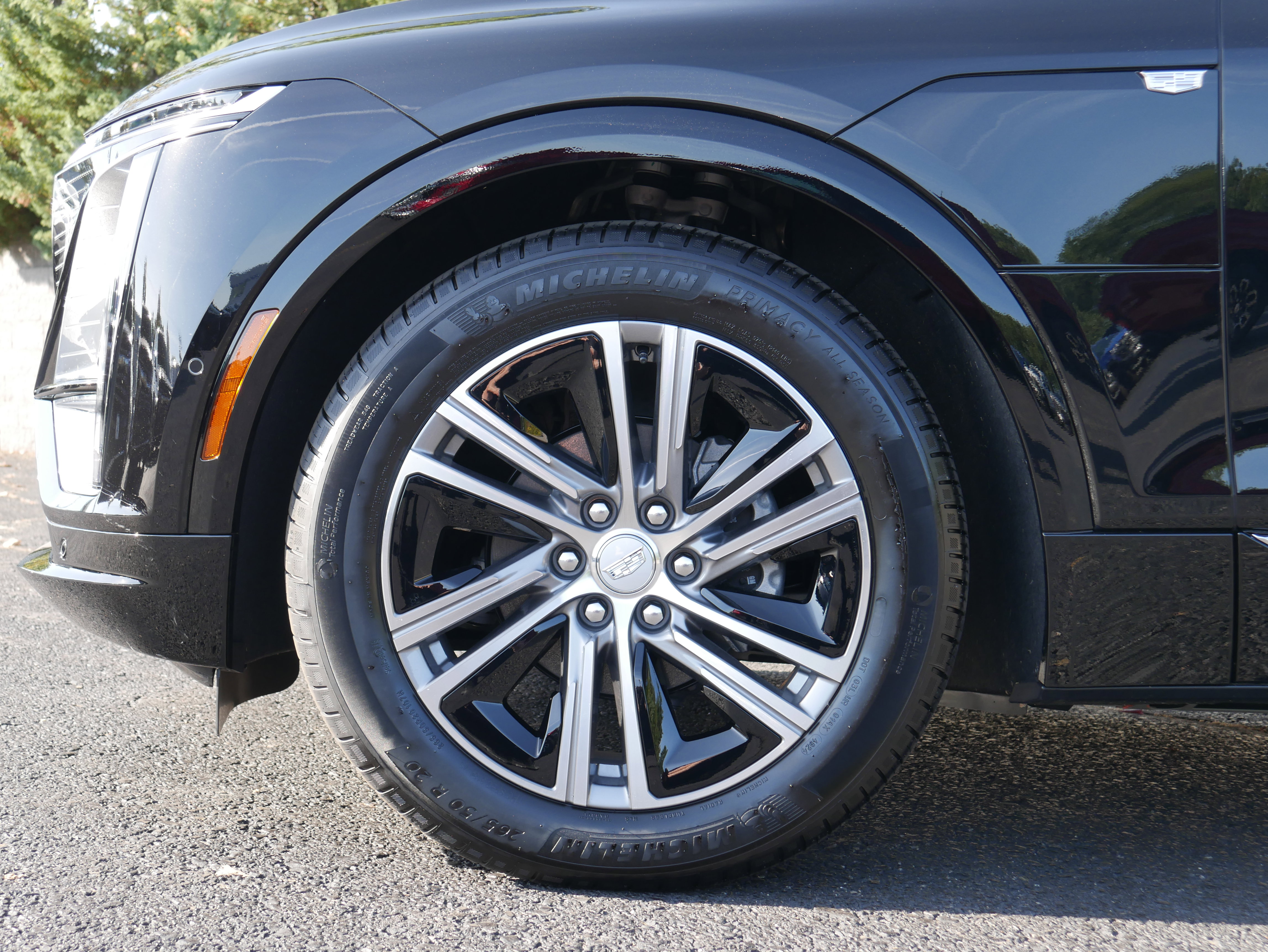 Used 2025 Cadillac Lyriq Luxury w/ LPO, Floor Liner Package AWD/4WD image 11