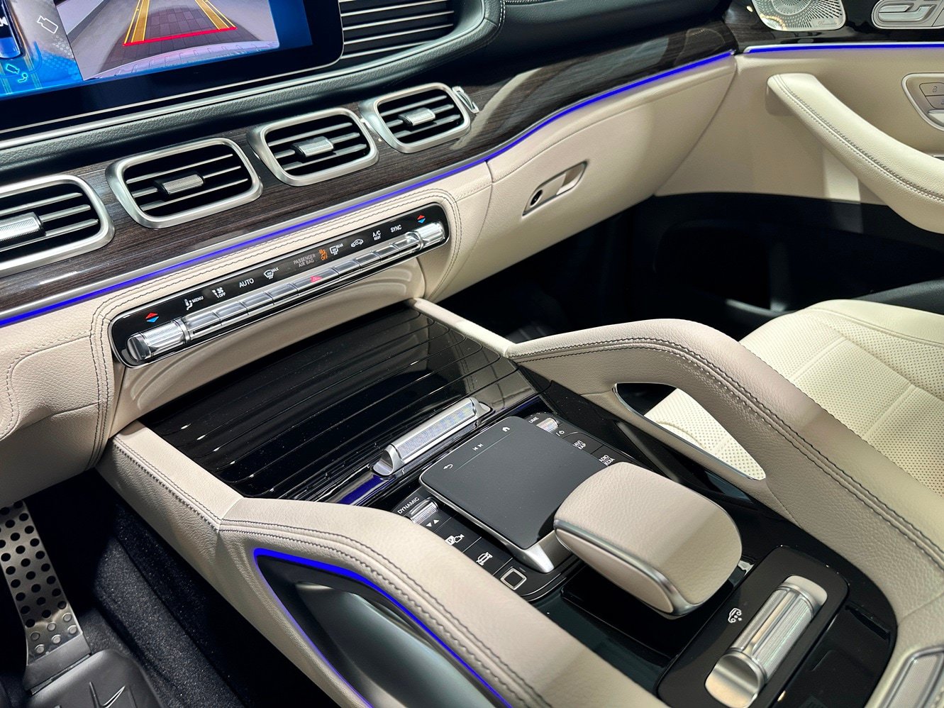 New 2026 Mercedes-Benz GLS 450 4MATIC image 12