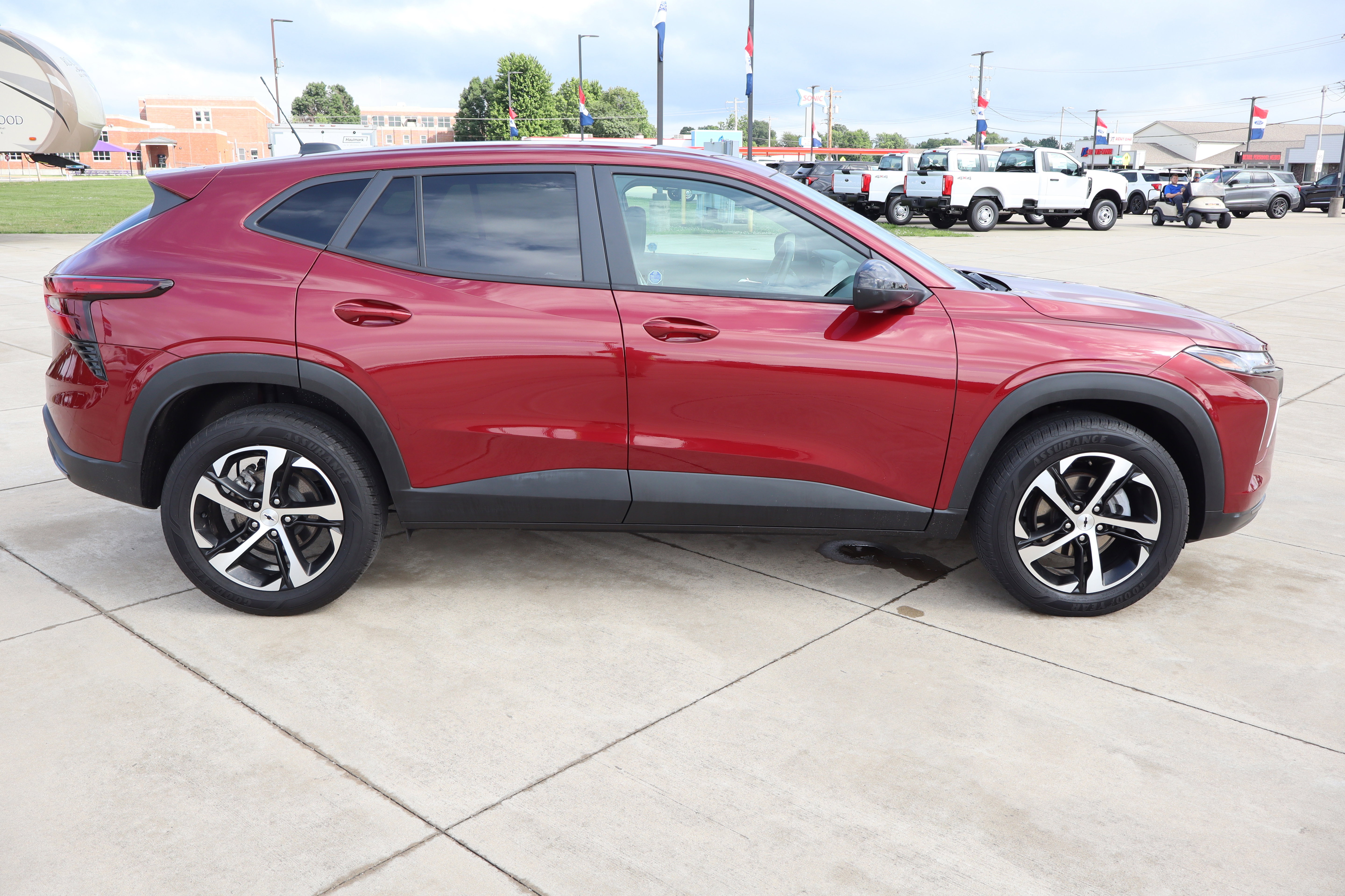 Used 2024 Chevrolet Trax RS FWD image 4