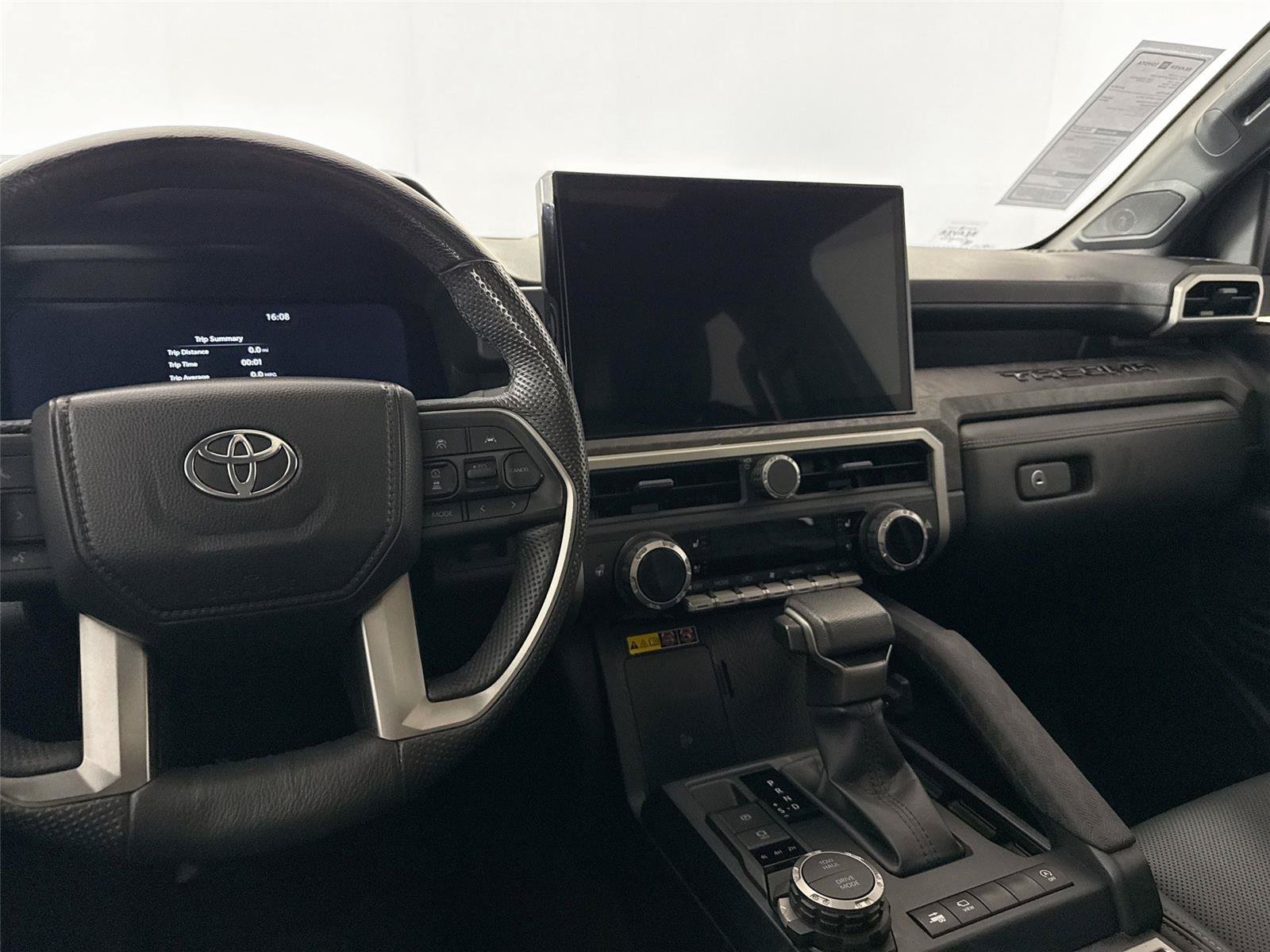 Used 2024 Toyota Tacoma Limited w/ Limited Package (LT) AWD/4WD image 33