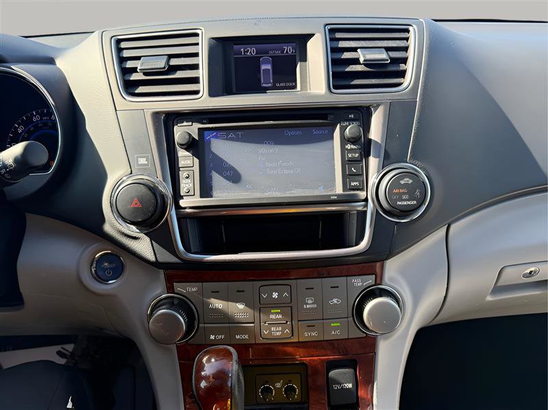 Used 2013 Toyota Highlander Limited image 21