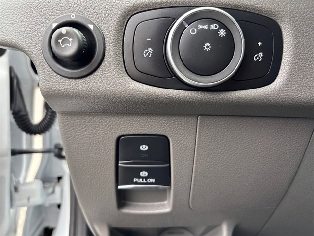 Used 2022 Ford E-Transit Medium Roof image 16