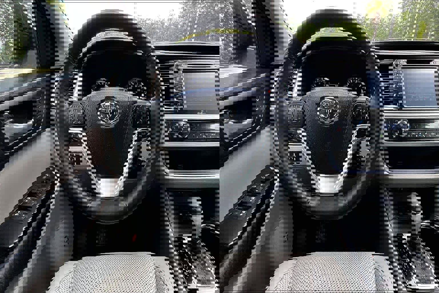 Used 2015 Toyota Highlander Limited Platinum FWD image 6