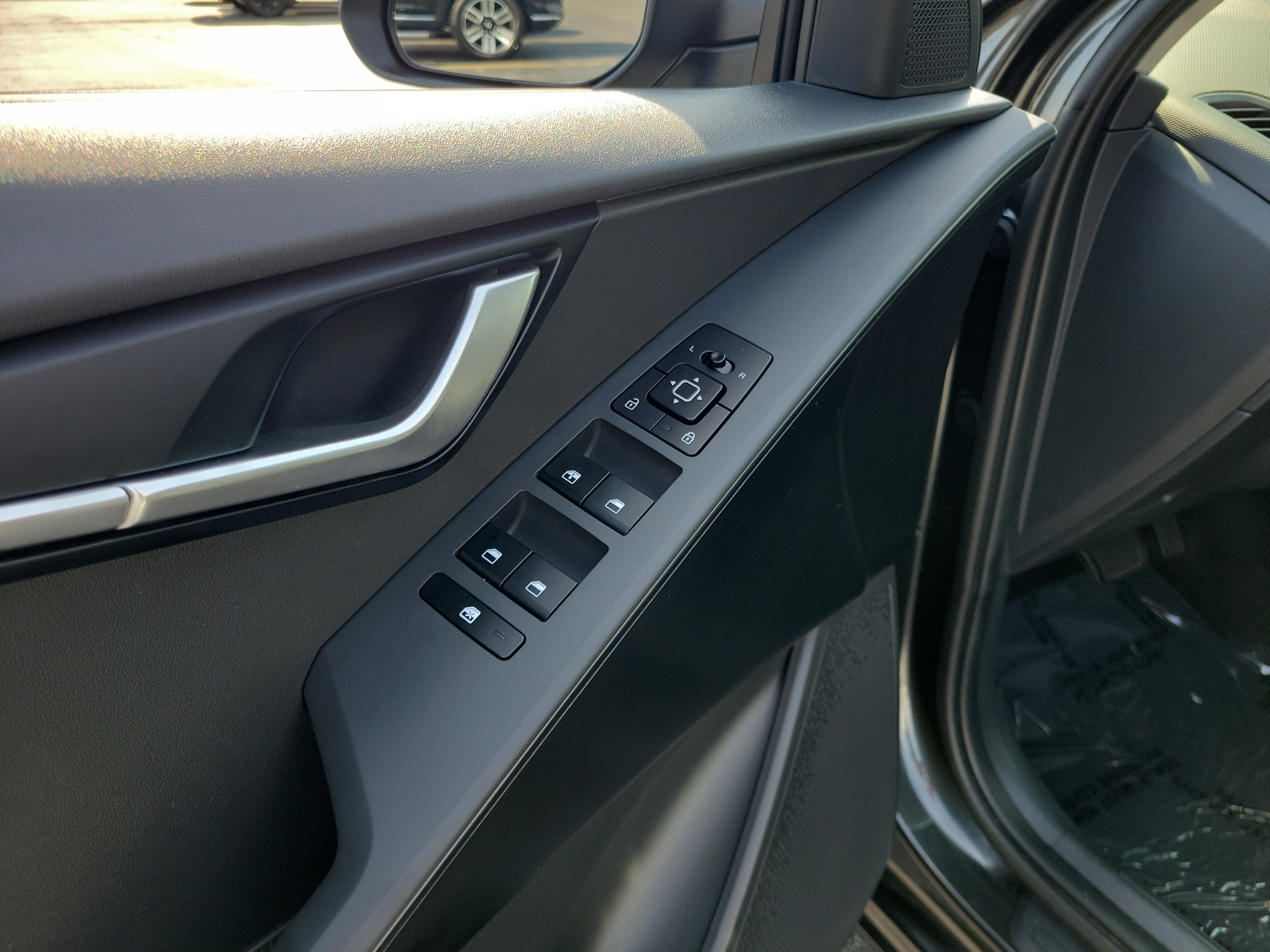 Used 2025 Kia Niro LX FWD image 18