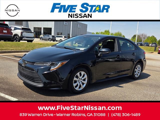 Used 2025 Toyota Corolla LE image 3