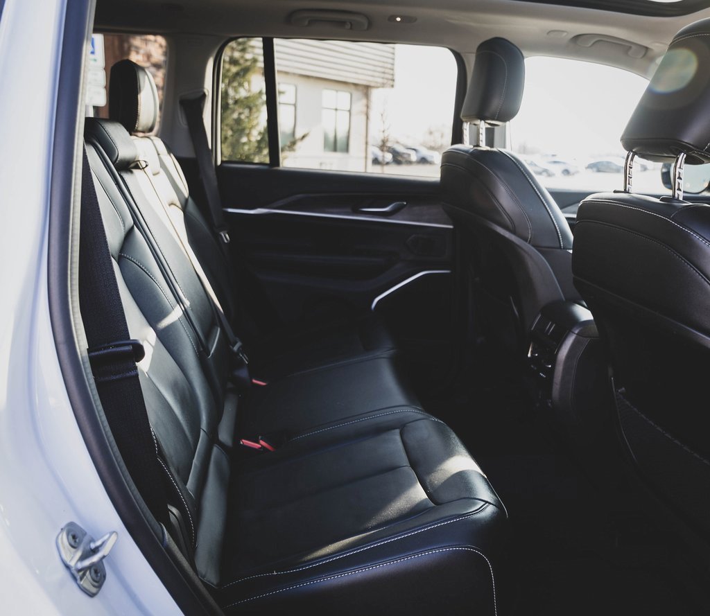 Used 2022 Jeep Grand Cherokee Limited 4xe image 37