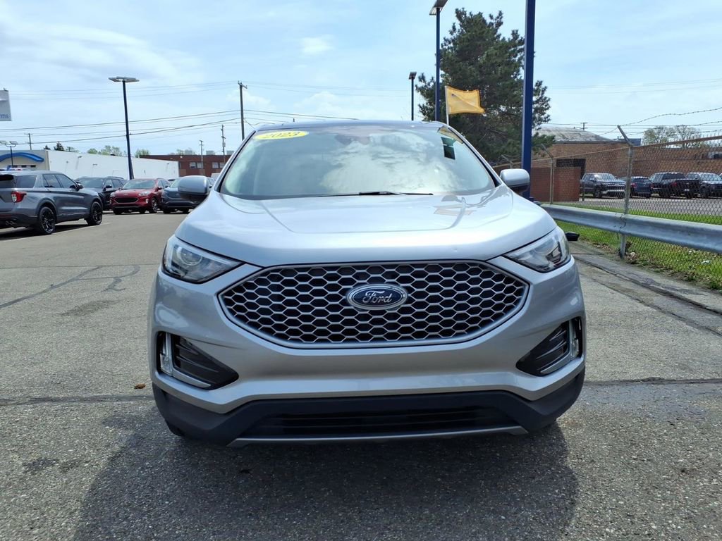 Used 2023 Ford Edge SEL w/ Convenience Package AWD/4WD image 2