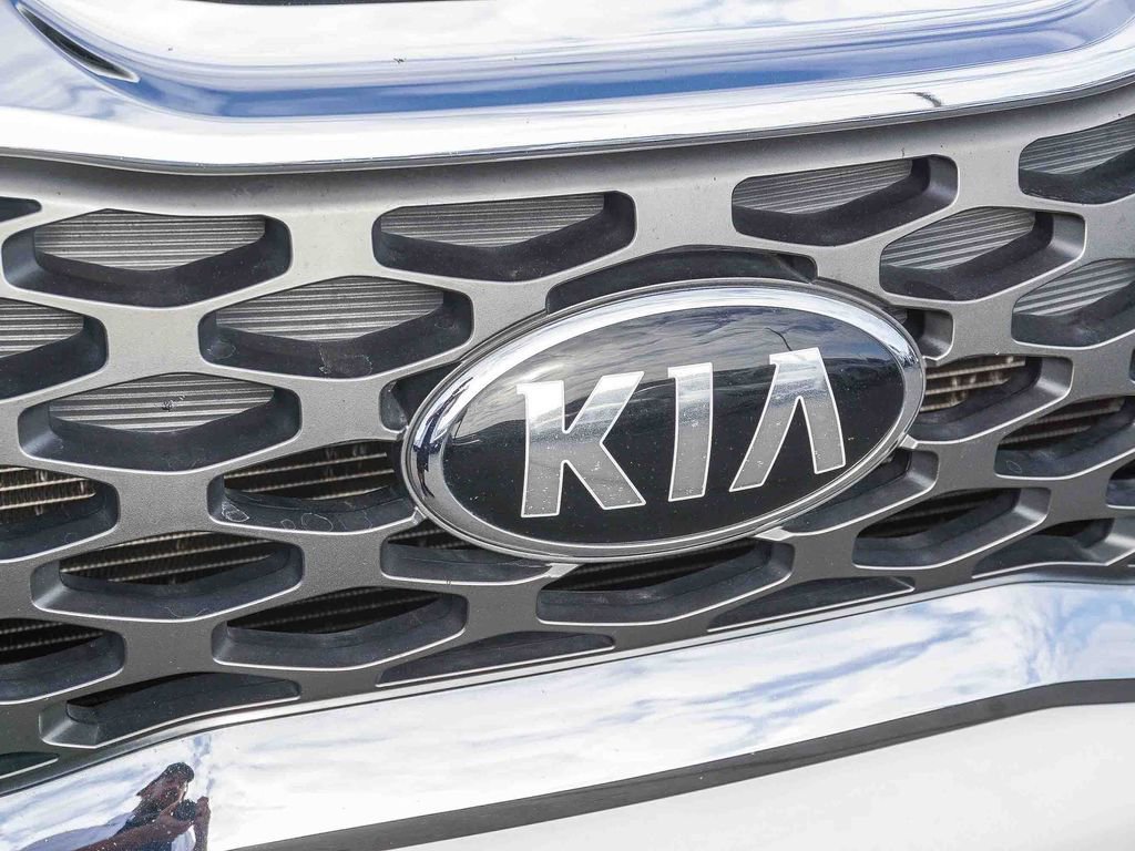 Used 2020 Kia Telluride LX FWD image 11