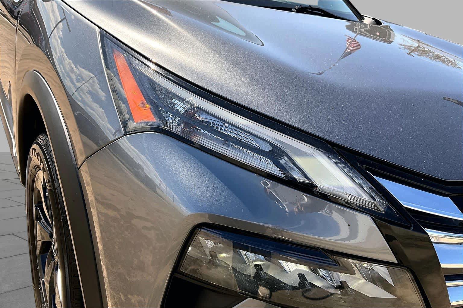 Certified 2024 Nissan Rogue SV FWD image 28