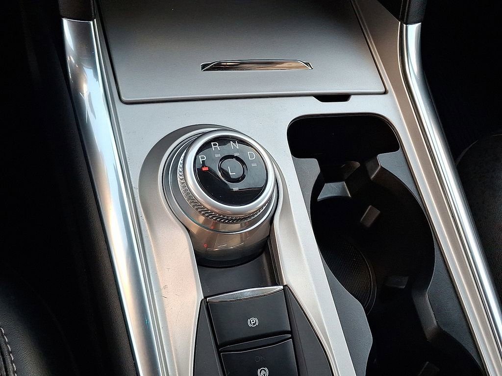 Used 2022 Ford Explorer XLT w/ Equipment Group 202A image 16