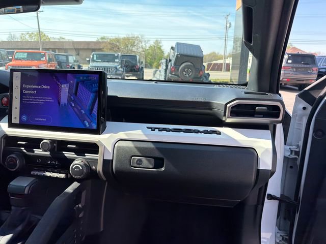 Used 2024 Toyota Tacoma TRD Off-Road image 33