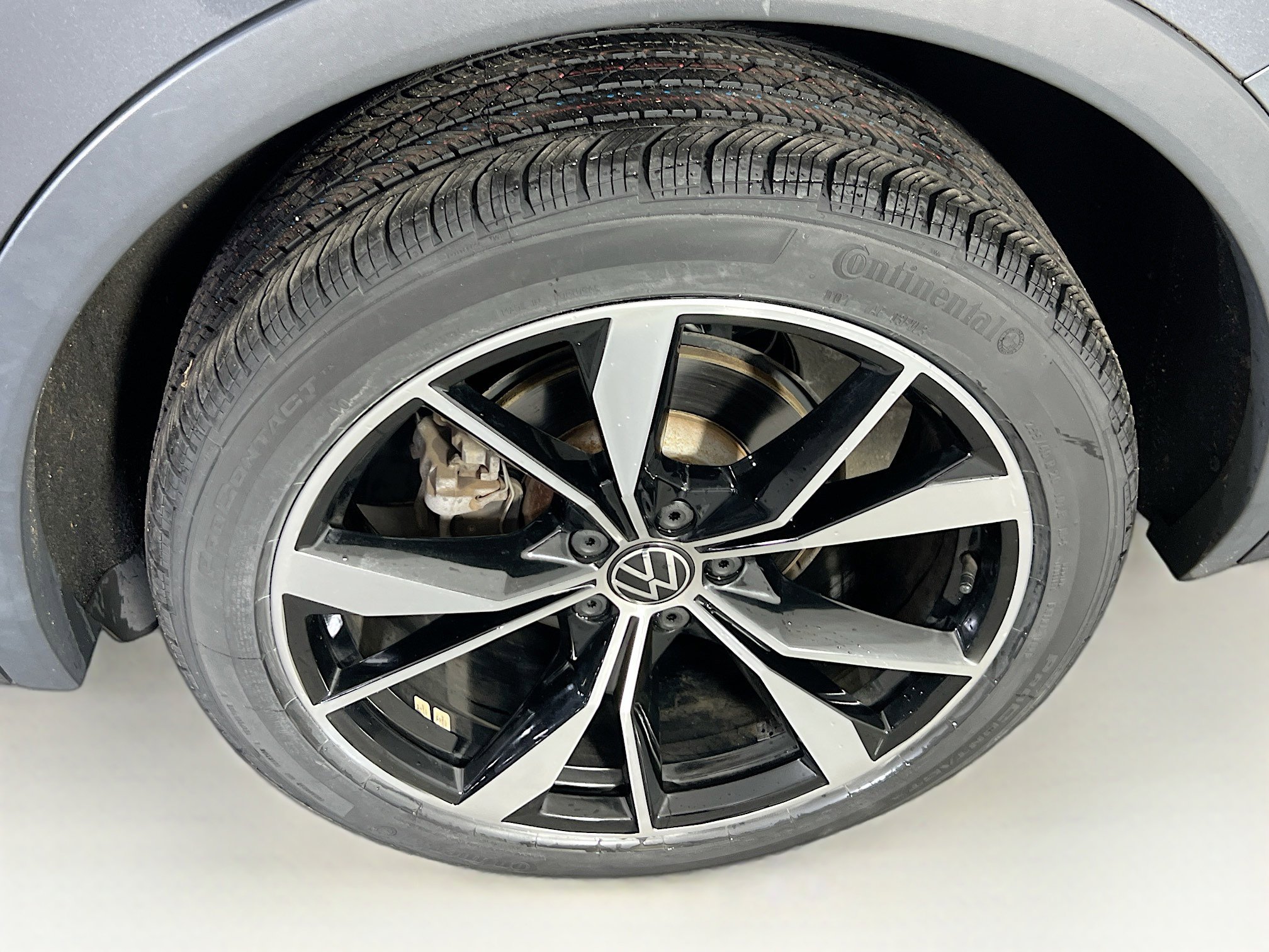 Used 2022 Volkswagen Tiguan SEL R-Line AWD/4WD image 32