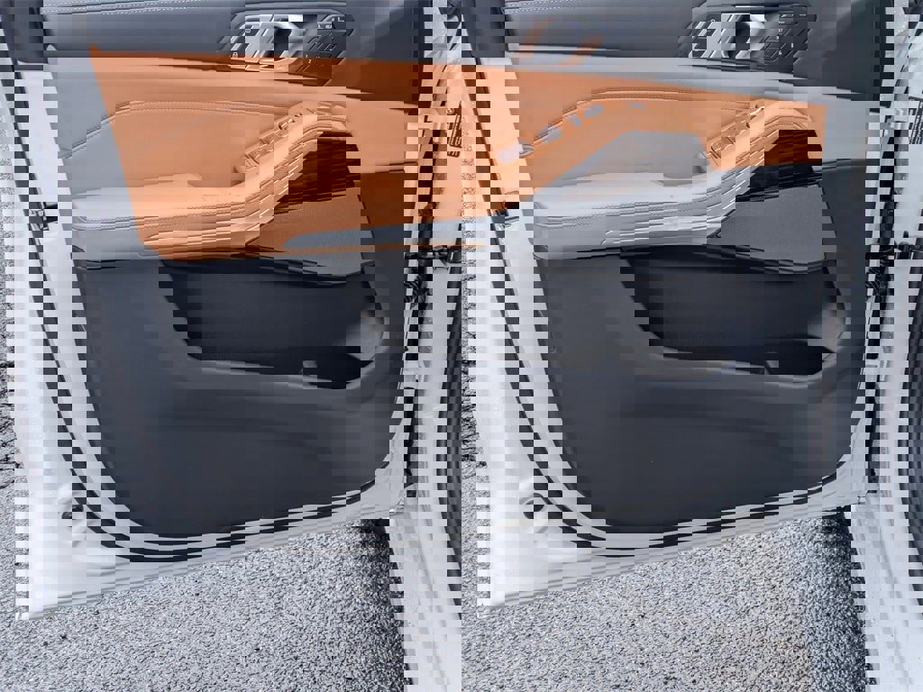 New 2025 BMW X7 xDrive40i w/ Premium Package image 10