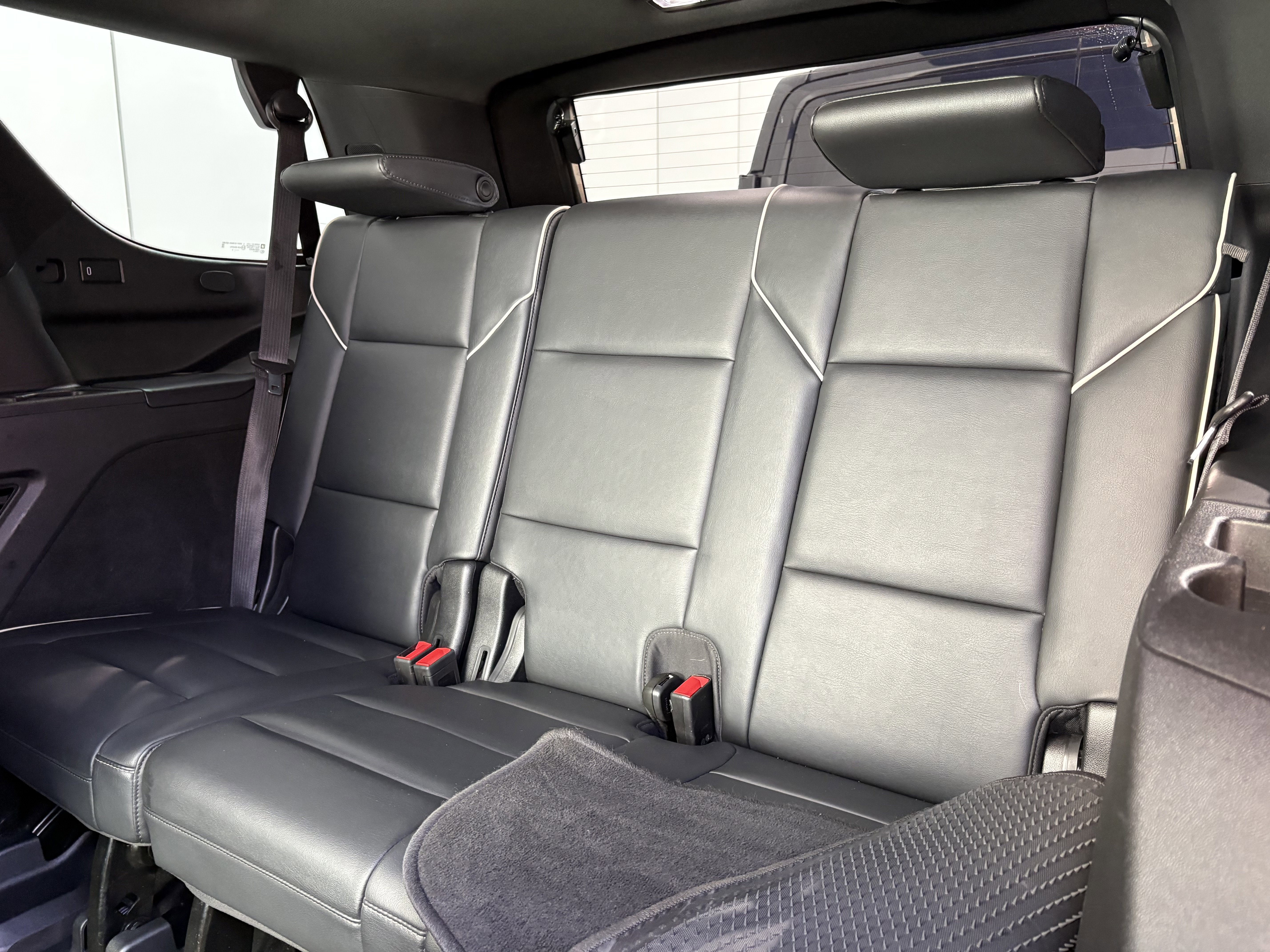 Used 2022 Cadillac Escalade Premium Luxury image 14