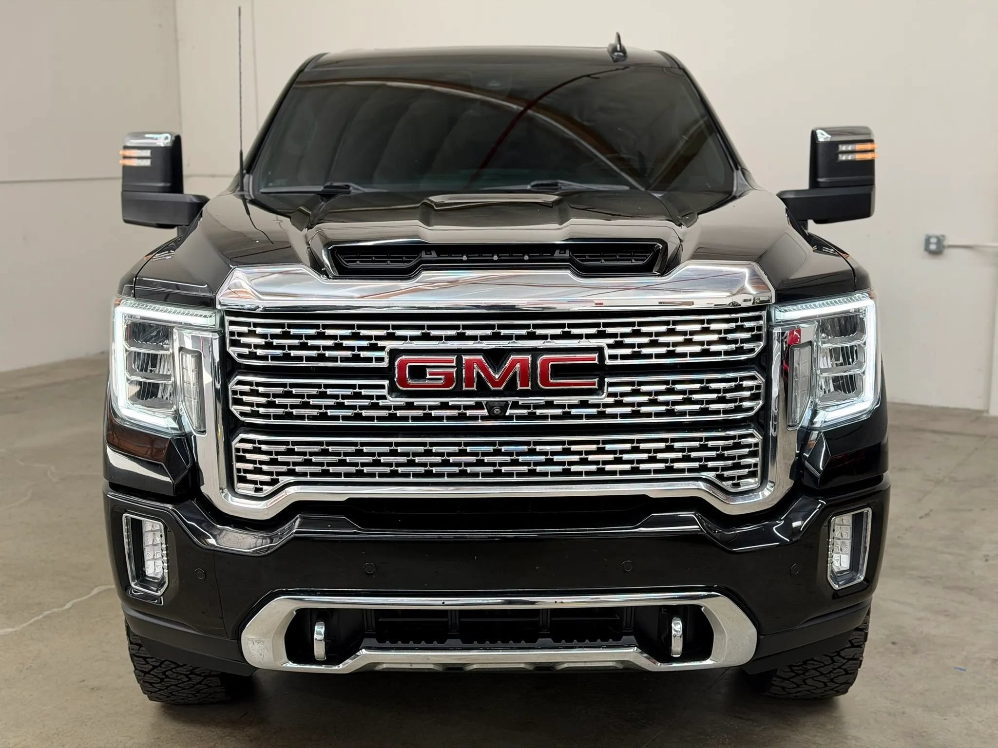 Used 2020 GMC Sierra 2500 Denali w/ Denali Ultimate Package AWD/4WD image 3